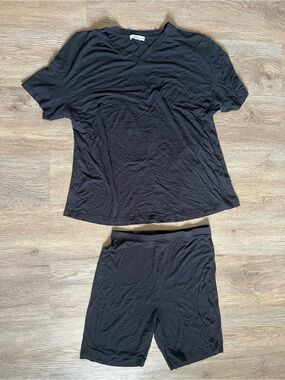 Black Women’s Short Sleeve Set - Lightweight V-Neck Top & Shorts